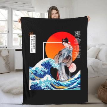 Discover The Great Wave off Kanagawa'n woman wearing kimono Fleece Blankets