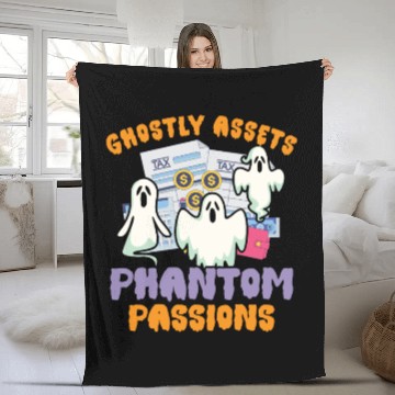 Discover Ghostly Assets Phantom Passions Scary Halloween Fleece Blankets