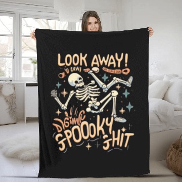 Discover Spooky Shit Skeleton Girl in Arm Halloween Fleece Blankets