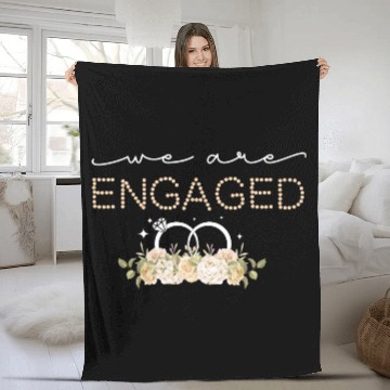 Discover Couple Matching Fiancé Engagement Bride Fleece Blankets