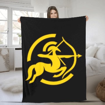 Discover Zodiac Sagittarius Arc Icon Minimalistic Gold Fleece Blankets