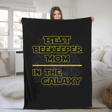 Discover Best Beekeeper Mom In The Galaxy Mother's Day Gift Fleece Blankets