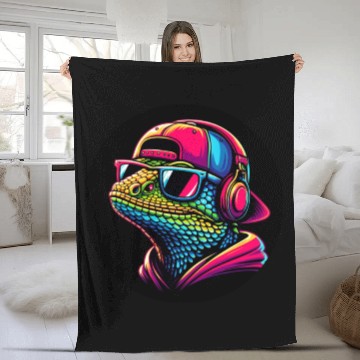 Discover Cool gecko lizard with dj headphones Fleece Blankets