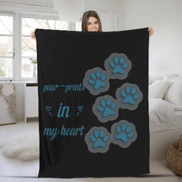 Discover paw prints in my heart Fleece Blankets