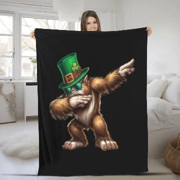 Discover Dabbing Bigfoot Sasquatch Lover St Patricks Day Fleece Blankets