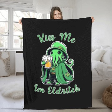 Discover Kiss Me I'm Eldritch - St. Paddy's Day Cthulhu Fleece Blankets