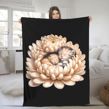 Discover Kittens Sleeping In Flower Fleece Blankets