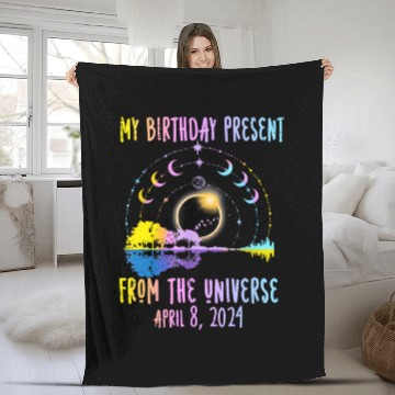 Discover Total Solar Eclipse And Yes It's My Birthday April Fleece Blankets
