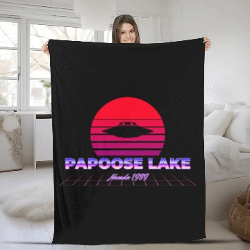Discover Vaporwave Papoose Lake Nevada Area 51 S4 Fleece Blankets