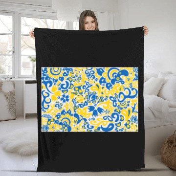 Discover Ukrainian flag colors on floral folklore pattern Fleece Blankets