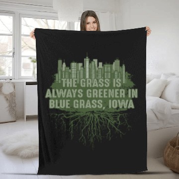 Discover Grass Greener in Blue Grass Iowa Pun IA Joke Des M Fleece Blankets