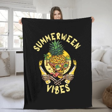 Discover Summer and Halloween atmosphere - fun design Fleece Blankets