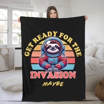 Discover Alien sloth, get ready for the invasion Fleece Blankets
