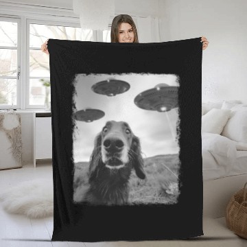 Discover Irish Setter Dog UFO Alien Extraterrestrial Selfie Fleece Blankets