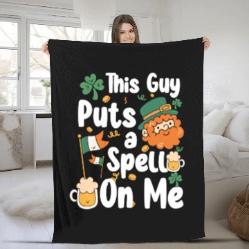 Discover Irish Pub Shamrock Gold Belfast Fleece Blankets