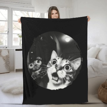 Discover Double Surprised Cats in Vintage Black and White Fleece Blankets