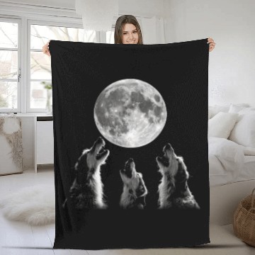 Discover Irish Wolfhound Dog Howling Moon Fleece Blankets