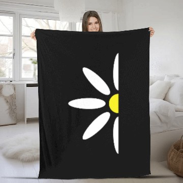 Discover Small Daisy Half Flower White Decorative Beautiful Fleece Blankets