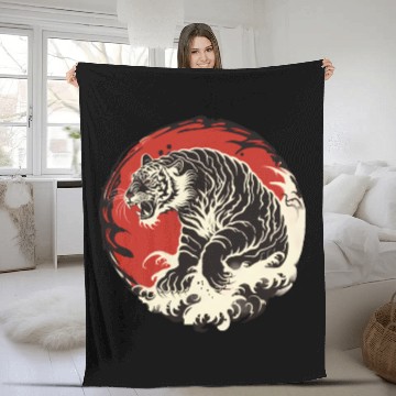Discover Japanese tiger with wave Fleece Blankets