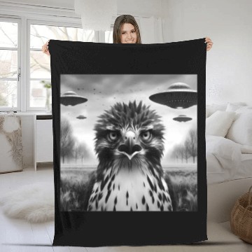 Discover Hawk falcon Funny Graphic Selfie with UFOs Weird Fleece Blankets