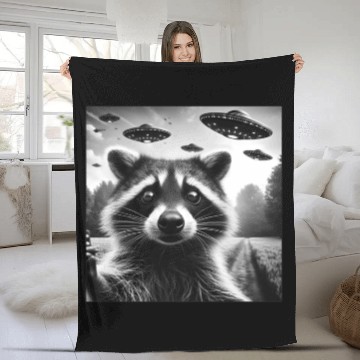 Discover Racoon trash panda Funny Graphic Selfie UFOs Weir Fleece Blankets