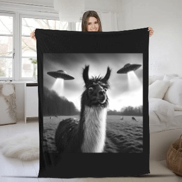 Discover Llama alpaca Funny Graphic Selfie with UFOs Weird Fleece Blankets