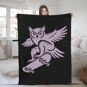 Discover Snow Owl Skateboard Silhouette Minimalist Style Fleece Blankets