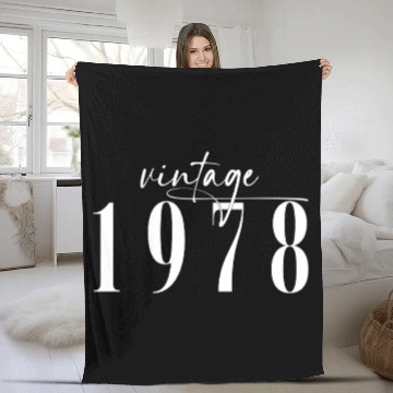 Discover Vintage 1978 Elegant Minimalist Birthday Fleece Blankets