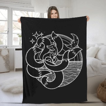 Discover 7 Tailed Fox - White 4 Black - DESIGN Fleece Blankets