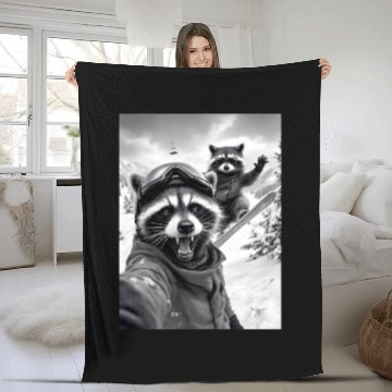 Discover Feral Racoon Ice Cream Raccoon Selfie Fleece Blankets