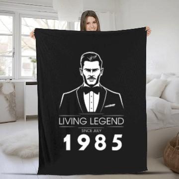 Discover 40th birthday Living Legend (GENT) since 07/1985 Fleece Blankets