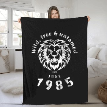 Discover 40th birthday Wild, free & untamed since 06/1985 Fleece Blankets