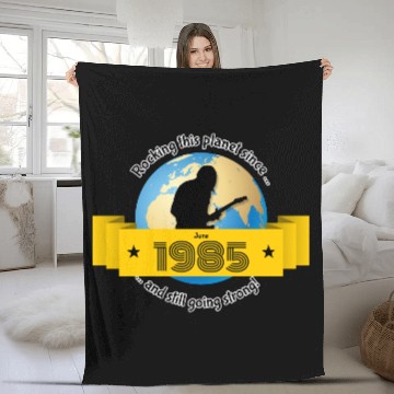 Discover 40th birthday Rocking this planet since 06/1985 Fleece Blankets
