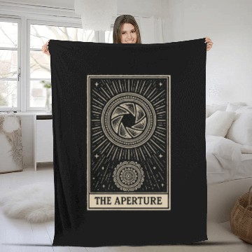 Discover Photography Tarot Card – The Aperture Fleece Blankets