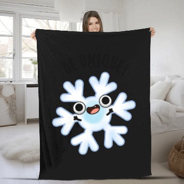 Discover Be Unique Funny Snowflake Pun Fleece Blankets