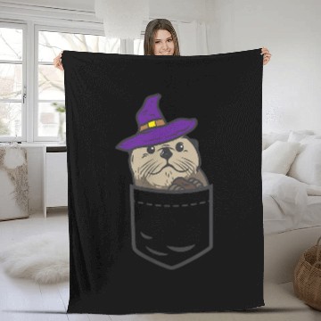 Discover pocket otter witch hat| cute halloween Gift Sleeveless Fleece Blankets