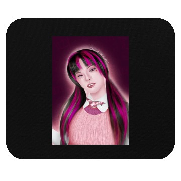 Discover Yeji Itzy Draculaura Monster High Mouse Pads