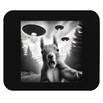 Discover Squirrel Sci-Fi Funny Graphic Selfie with UFOs Wei Mouse Pads