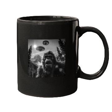 Discover Graphic Bigfoot Sasquatch Selfie Mugs
