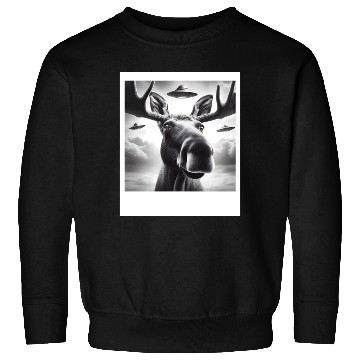 Discover Moose Funny Graphic Selfie with UFOs Weird Aliens Sweatshirts