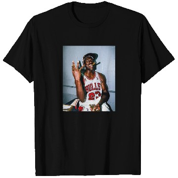 Discover Vintage Michael Jordan Threepeat Men's T-Shirts
