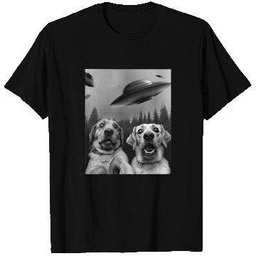 Discover Labrador Selfie Funny Two ScaredyDogs and UFOs in Forest T-Shirts