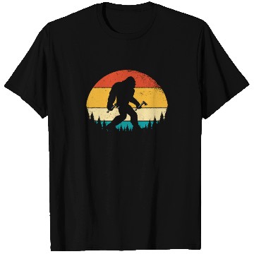 Discover Funny Retro Vintage Style Bigfoot in Throwing Axe T Shirts