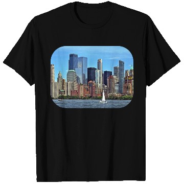 Discover Manhattan NY – Sailboat By Manhattan Skyline T Shirts