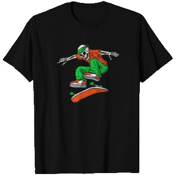Discover Skating Skull by Wild Linus Germany T Shirts