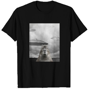 Discover Funny Graphic Capybara Selfie with UFOs Weird T Shirts