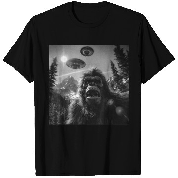 Discover Graphic Bigfoot Sasquatch Selfie T Shirts