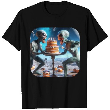 Discover Alien cake fight T Shirts