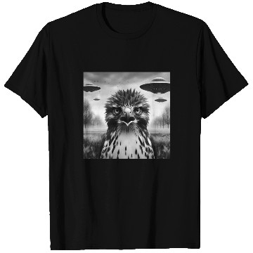 Discover Hawk falcon Funny Graphic Selfie with UFOs Weird T Shirts