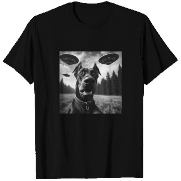 Discover Doberman Pinscher Funny Graphic Selfie with UFO We T Shirts